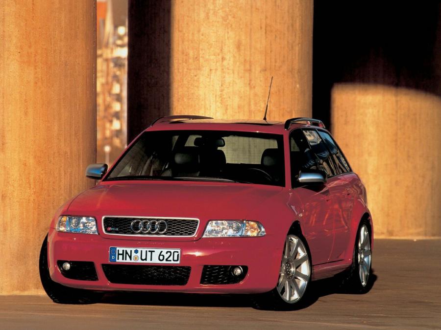  Audi RS4 Avant 2000 года  (фото 16 из 31)